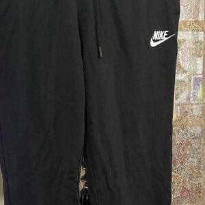 Nike blk jogging sweats